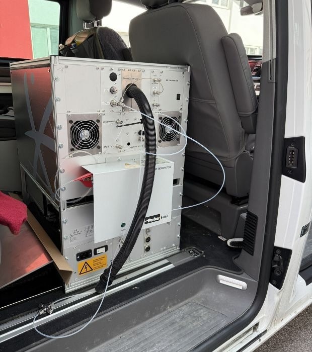 Ready for mobile deployment: the VOCentinel on its way to the IAO. A compact footprint facilitates the transport in a standard van, highlighting its suitability for field campaigns