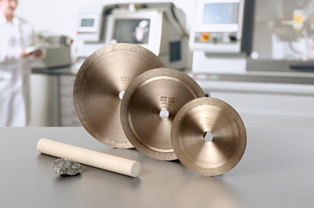 Precision cutting concept: wheel selection (diamond/CBN/corundum/SiC) and coolant supply to reduce thermal damage and dust formation