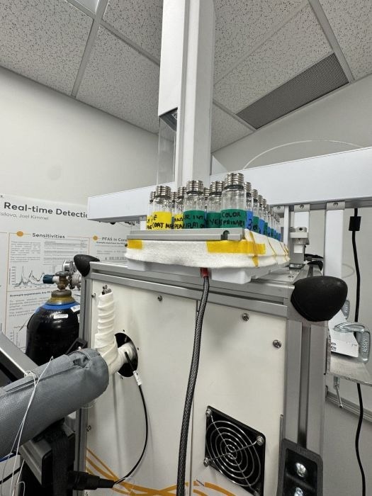 PAL RSI autosampler with vial tray mounted on top of a Vocus 2R time-of-flight mass spectrometer
