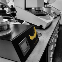 The LUXOR<sup>Au</sup> metal coater at the end of the cutting – mounting – polishing chain in the sample preparation lab