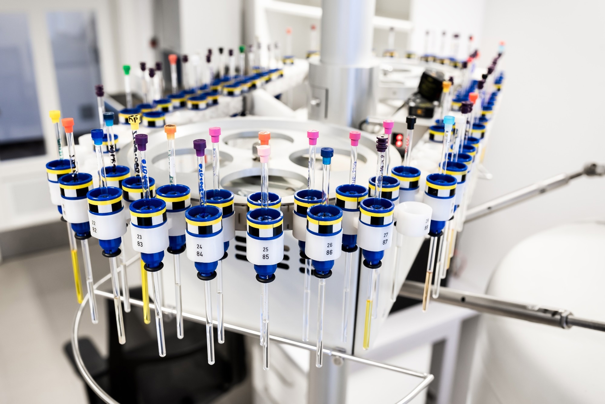 A picture of an NMR autosampler