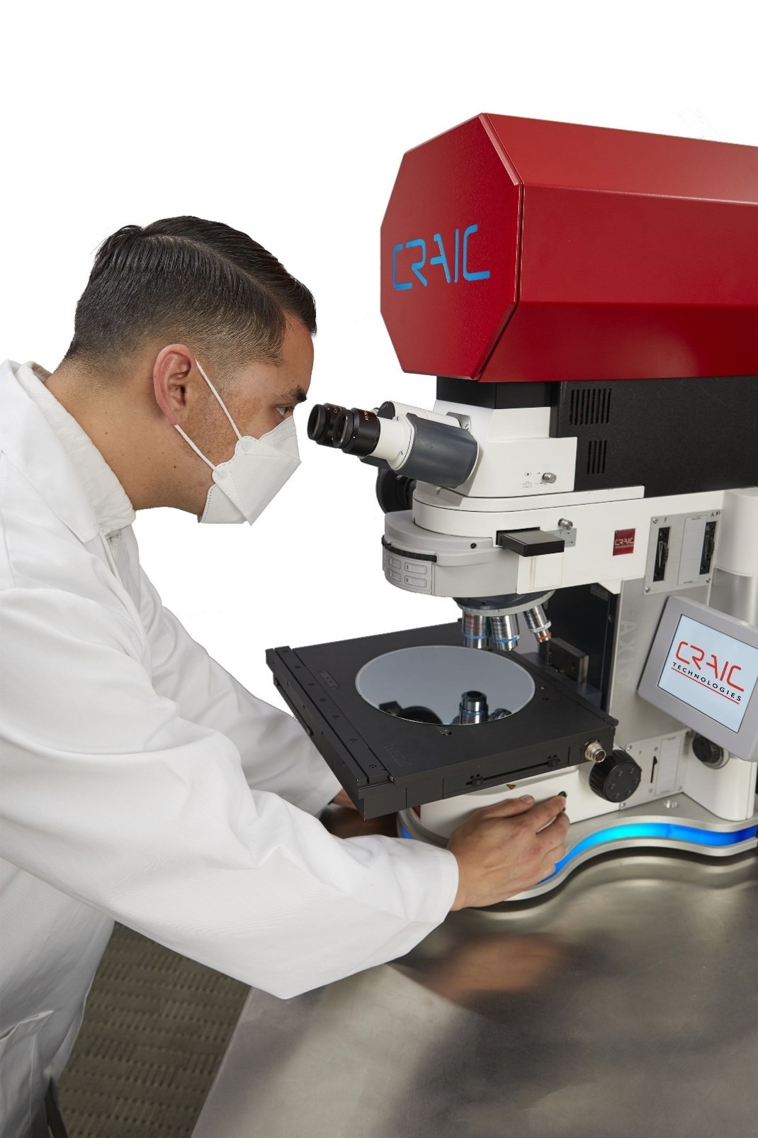A microscope is integrated with a spectrophotometer so that UV-Visible-NIR range spectra can be taken from microscopic samples