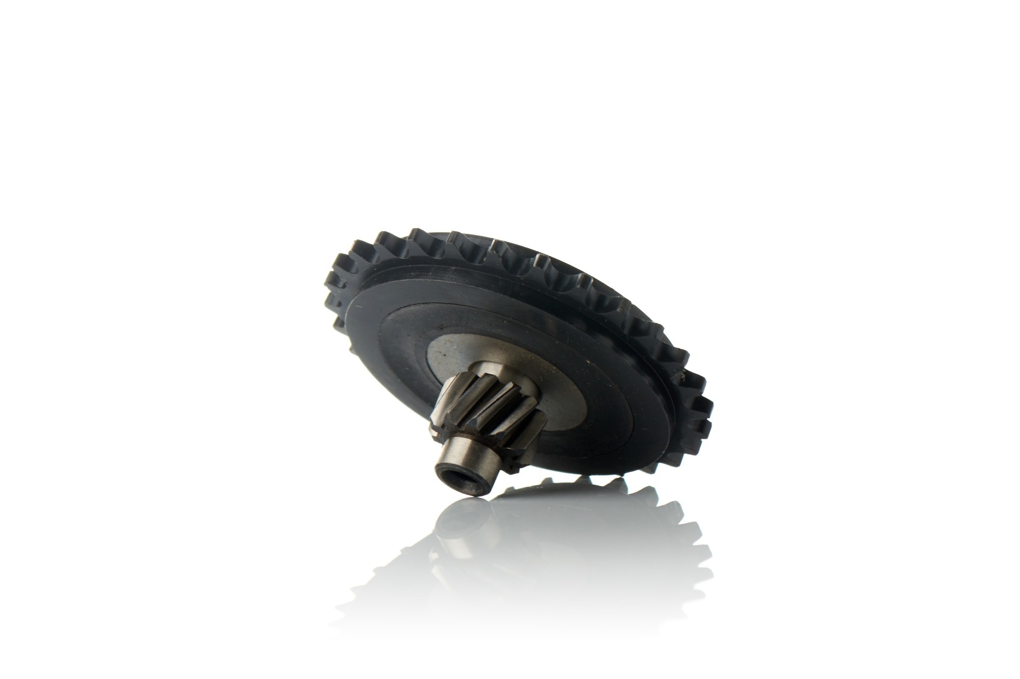 Engine oil pump drive gear featuring a durable black plastic outer cogwheel. Image Credit: AoedeRelaxin / Shutterstock