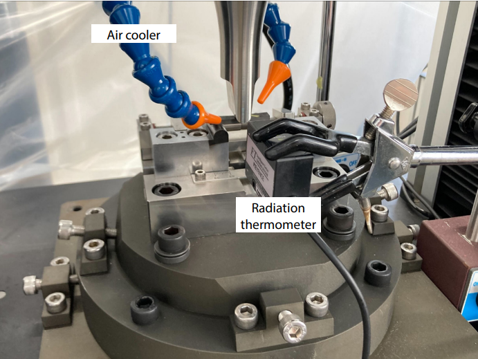 Three-point bending ultrasonic fatigue test