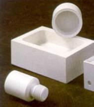 Crucible and boat for molten steel