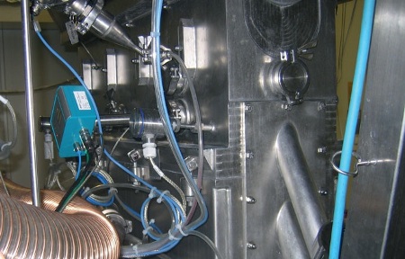 Image of an in-line particle size probe installed in a continuous fluid bed system.