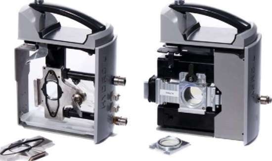 The measurement cell of the Mastersizer 3000 system can be split with a simple flip of a lever.