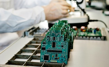Industrial Applications of In-Situ Analysis Under Extreme Pressure and Temperature