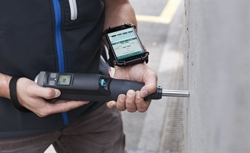 Obtaining Reliable Compressive Strength Estimations with a Rebound Hammer