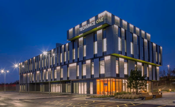 Take a Virtual Tour of Hitachi's Cutting-Edge Electron Microscopy Lab