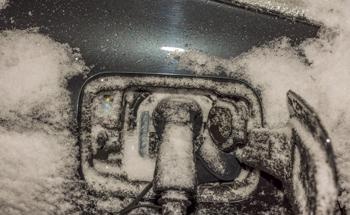 How Do EV Batteries Operate in Cold Climates?
