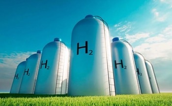 Hydrogen's Role in Decarbonization: Production, Innovations, and Applications