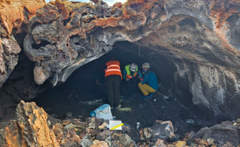 LUXOR on an outdoor expedition in Iceland – sputter coating on a volcano