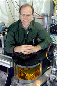 Scientists from the U.S. Department of Energy’s Brookhaven National Laboratory, Bar-Ilan University, and Harvard University have grown ultrathin films of organic chain molecules on the surface of liquid mercury and discovered that the molecules form ordered structures.