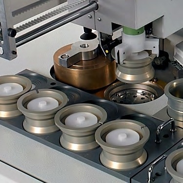 Special cassettes for liquid cell loading.