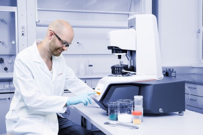 A man uses the rheometer equipment.