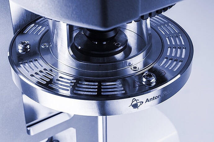 The distinctive dust protection mechanism.