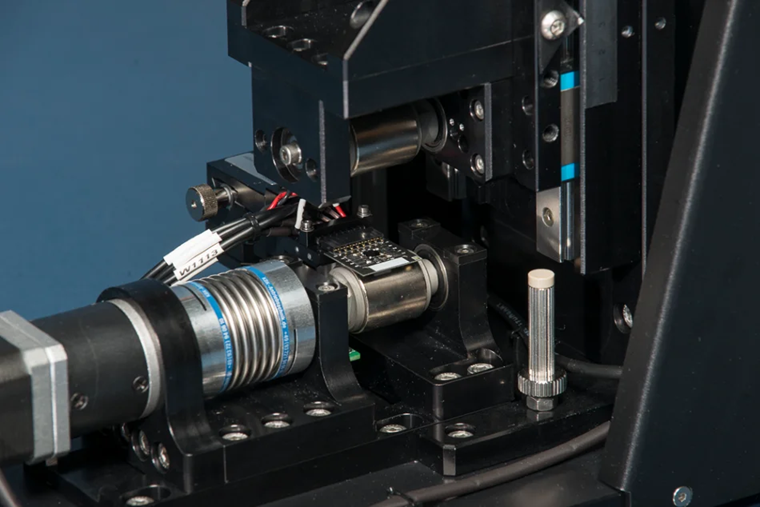 PDL-1000 setup and sample holder