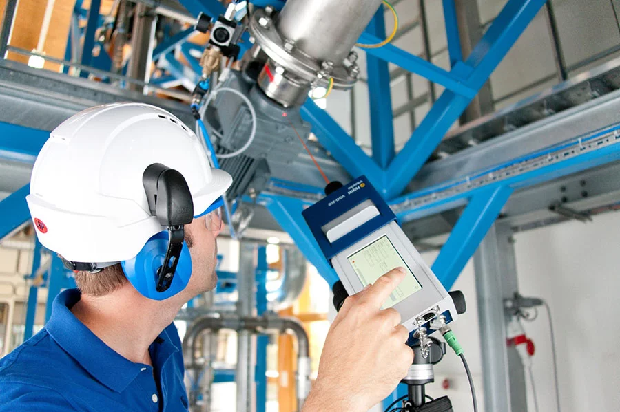 Condition monitoring in industrial plants and on the machine with portable laser vibration sensor VibroGo.