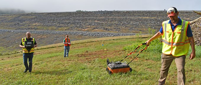 Ground Penetrating Radar Systems: 200 MHz HyperStacking Antenna