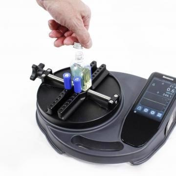 Manual opening/closure torque measurement of small bottle.