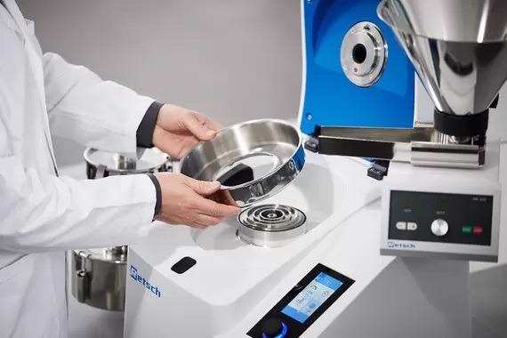 Ultra Centrifugal Mill ZM 300 from RETSCH