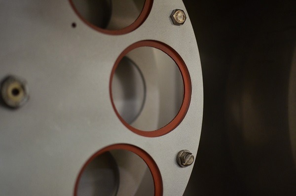 Silicone rings allow for easy install and prevent damage to bottles.