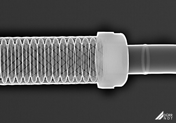 Flexible engine hose line with circumferential weld seam.