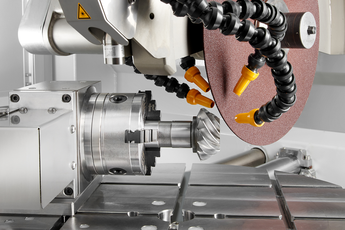 5-Axis Cutting Robot - Qcut 600 BOT