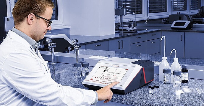 Compact Raman Spectroscopy Redefined: Meet the Cora 5001