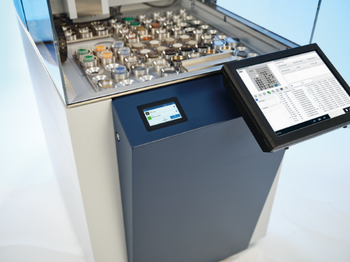 The intelligent operating and sample loading features of the S8 TIGER Series 3 makes handling many samples easy