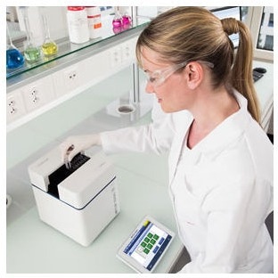 Spectrophotometer UV7 for Regulated Environments