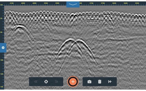 This data was collected with the NX15 accessory antenna and shows numerous targets beneath reinforced concrete slab. Each strand of the shallow wire mesh reinforcement is visible, while closely spaced subgrade targets are clearly defined