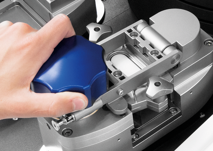 Closing the jar clamp