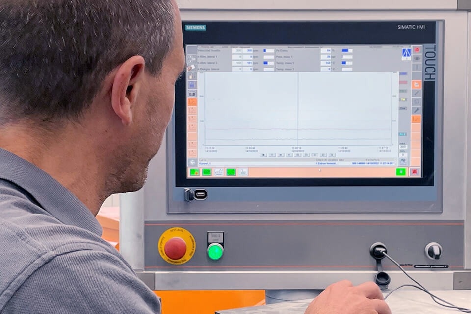 Advanced Masterbatch and Compounding for Polymers and Plastics