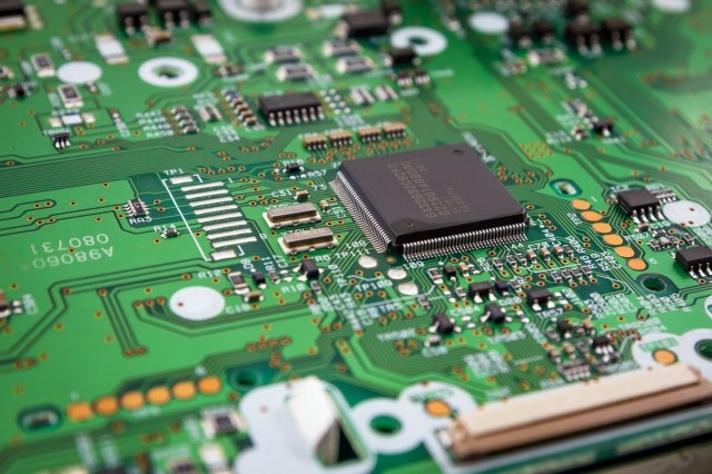 A material from a rare earth element, tellurium, could produce the world’s smallest transistor, thanks to an Army-funded project.