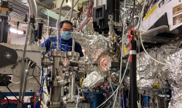 Wanli Yang, a senior scientist at Berkeley Lab’s Advanced Light Source, working on a resonant inelastic X-ray scattering (RIXS) system. Yang adapted the RIXS technique for a recent Joule study on lithium-rich battery materials.