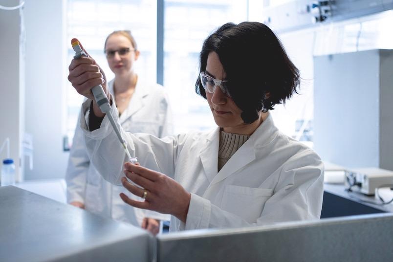 Researchers Explore Energy Storage Capability at Interfaces Between Water and Metal