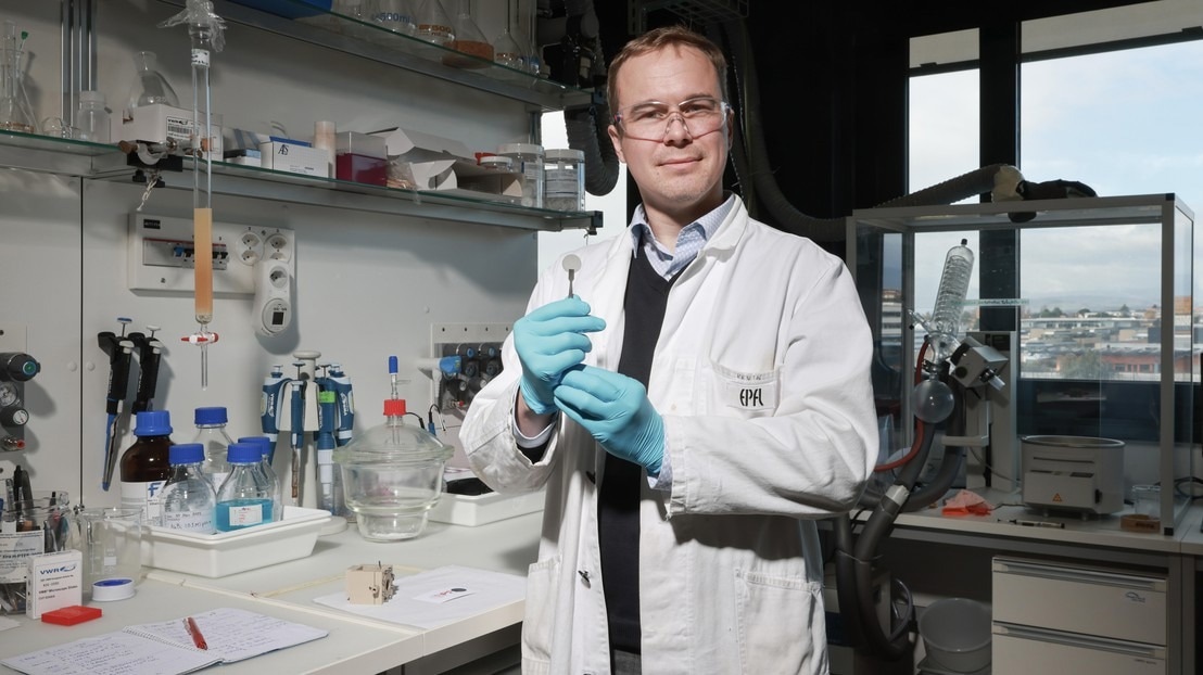 Solar-Powered Artificial Leaf Harvests Water from Air for Conversion into Hydrogen Fuel