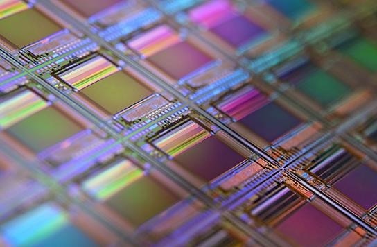 Quality control of semiconductor wafer pretreatment processes with online NIRS