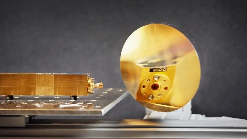 Researchers at Chalmers University of Technology have developed a high-frequency radar technique that can measure how particles behave in fluidized beds with unrivaled precision. The radar transmitter and receiver can convert lower frequencies into extremely high frequencies of up to 340 GHz. The signal is then transmitted through the horn antenna and uses a gold mirror, an off-axis parabola, to redirect the beam towards the fluidized bed, enabling very precise measurements with high resolution in space and time.