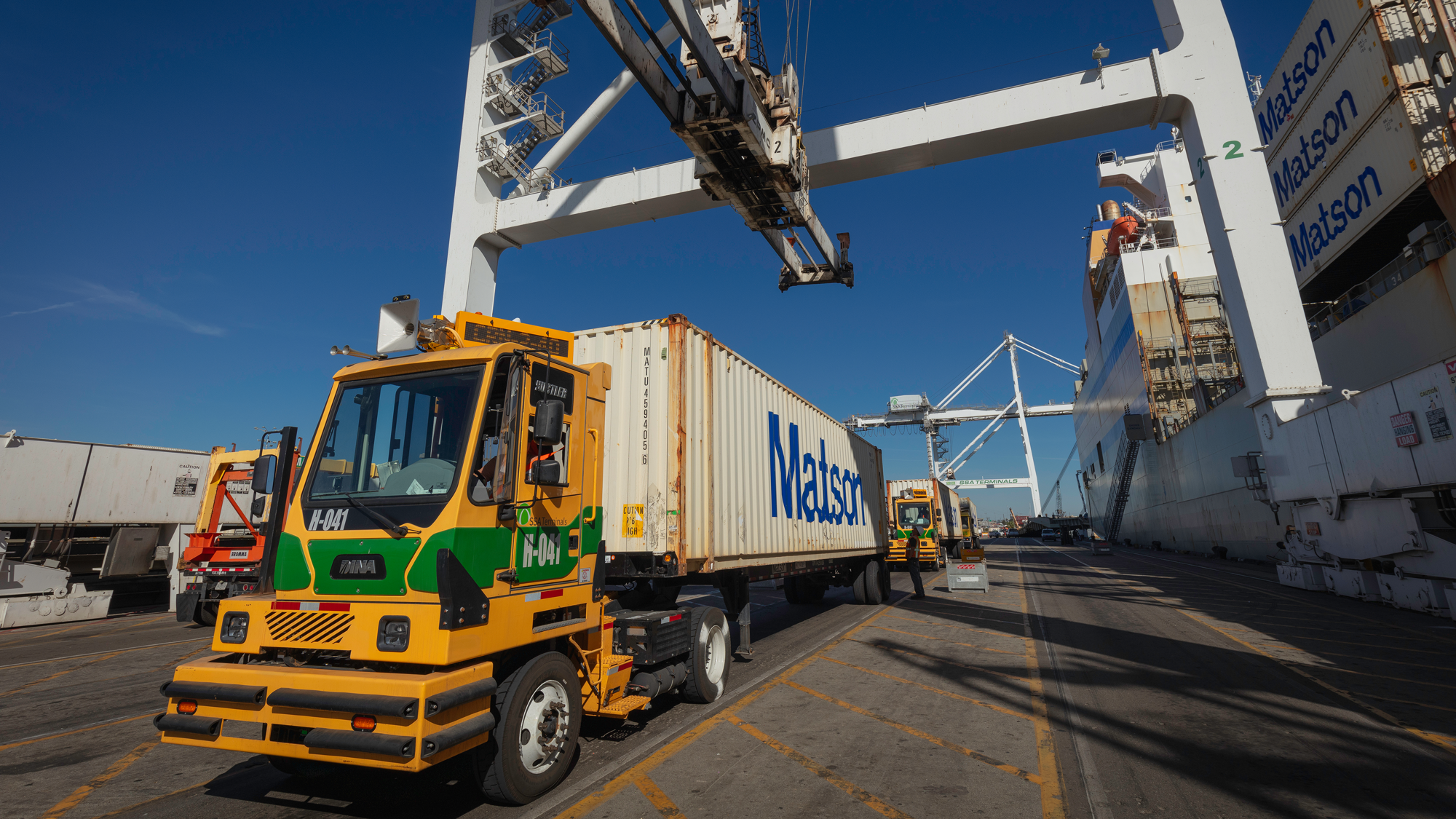 Stäubli and partners complete North America’s first mechanized large scale port EV charging program