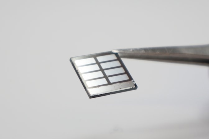 Unraveling the Impact of Molecule Size on Perovskite Solar Cell Stability