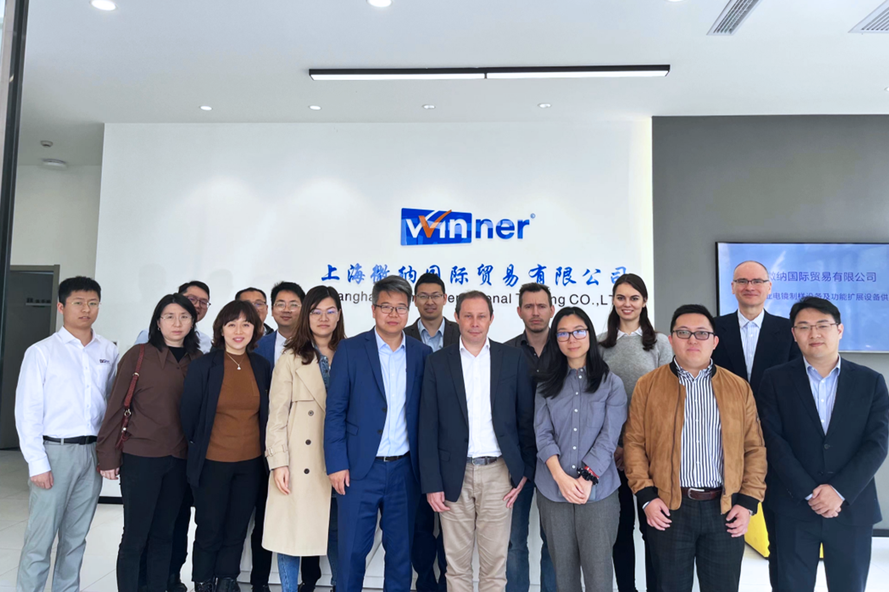 DECTRIS and Shanghai Winner teams come together in Shanghai to strengthen their partnership in electron microscopy.