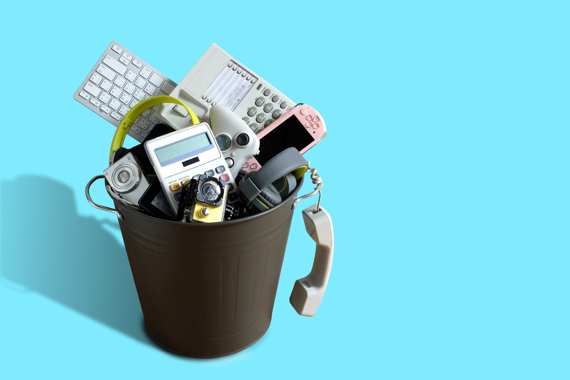 Transforming E-Waste: Gold Recovery through CO2 Upcycling