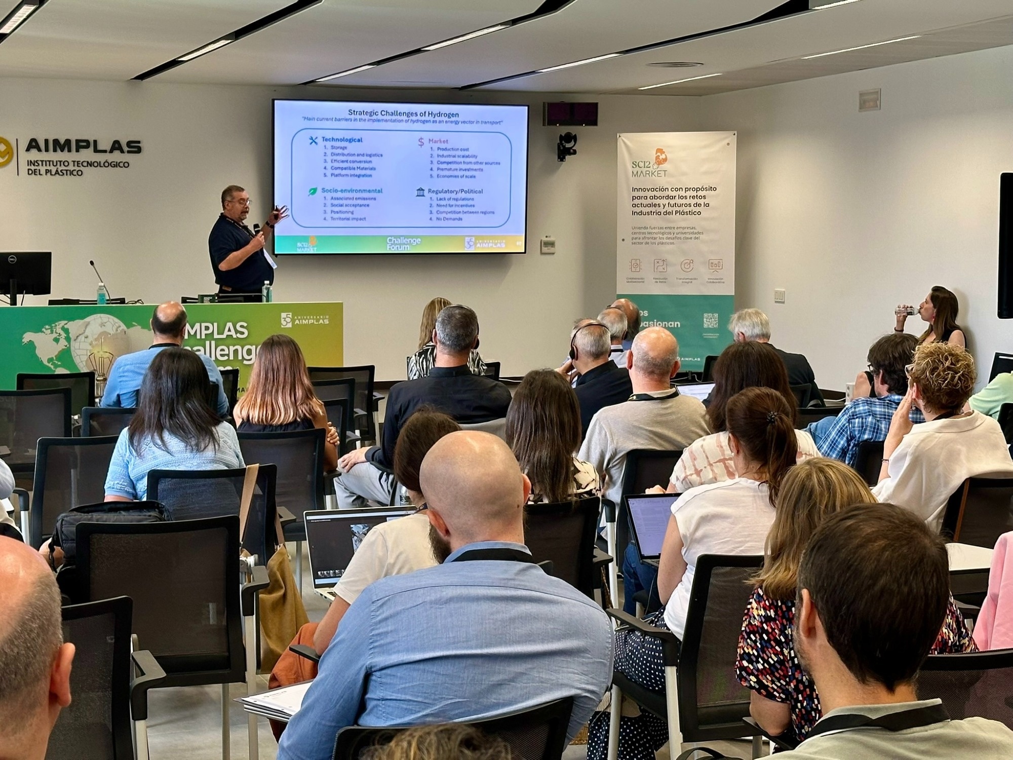 Experts Unite at AIMPLAS Forum to Address Plastic Challenges