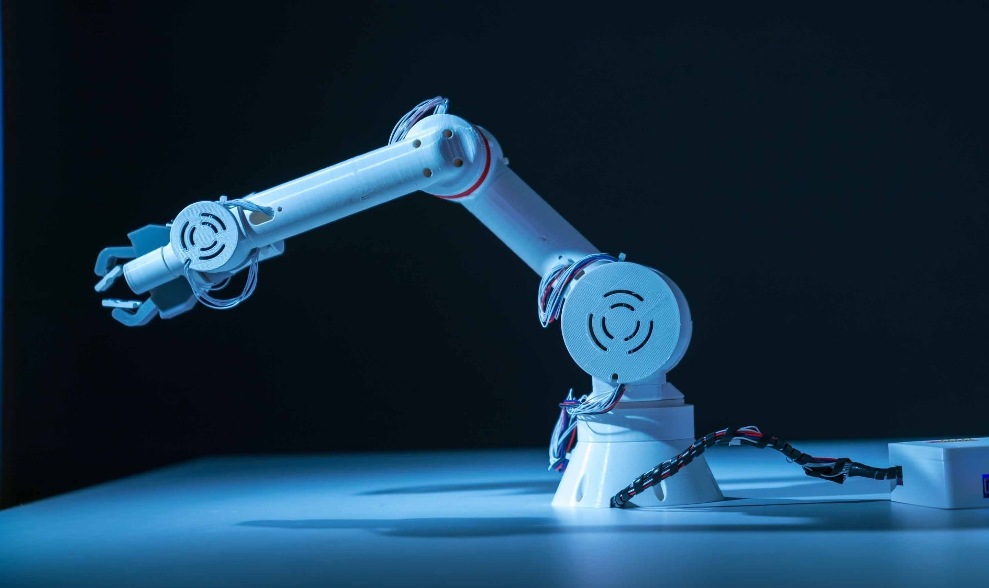 Tunable Adhesion in Robotics: The Power of Shape Memory Polymers