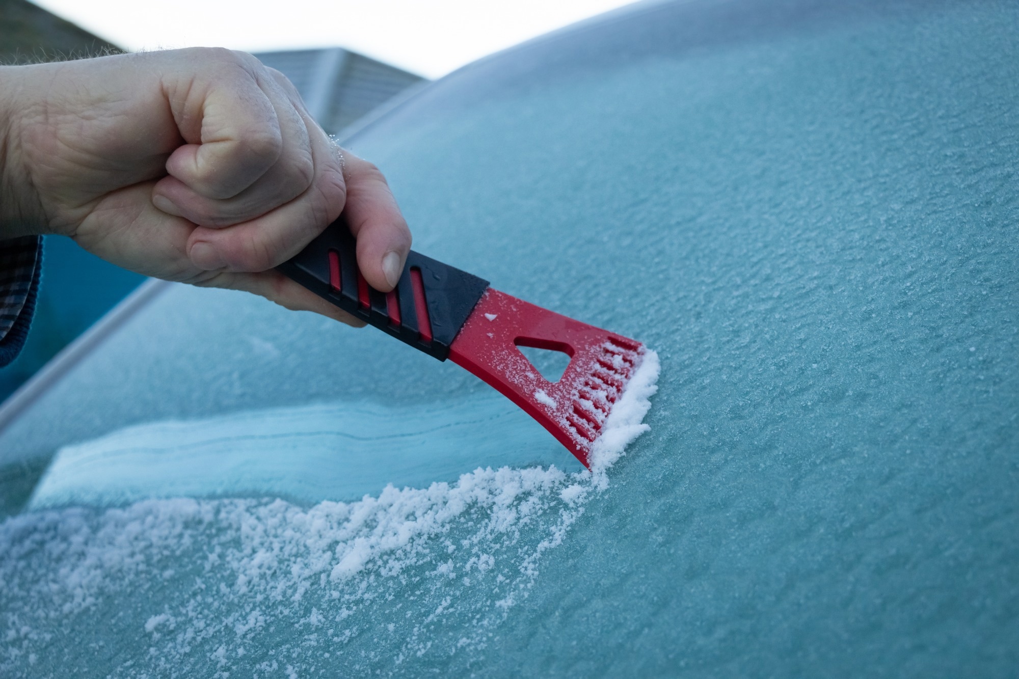 How to Keep Your Windscreen Clear in Winter? High Voltage and Clever Physics
