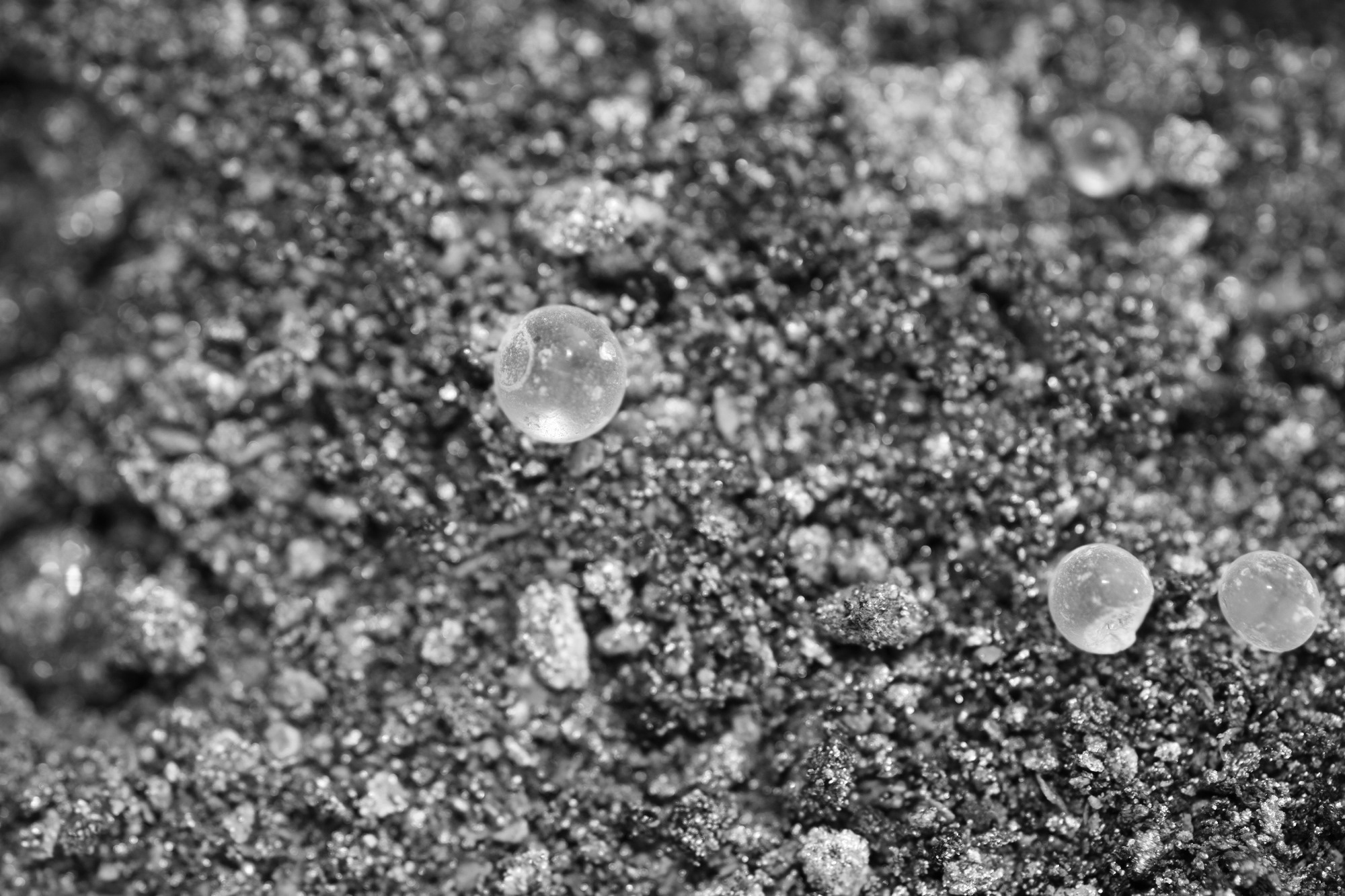 Silica gel on carbon material.