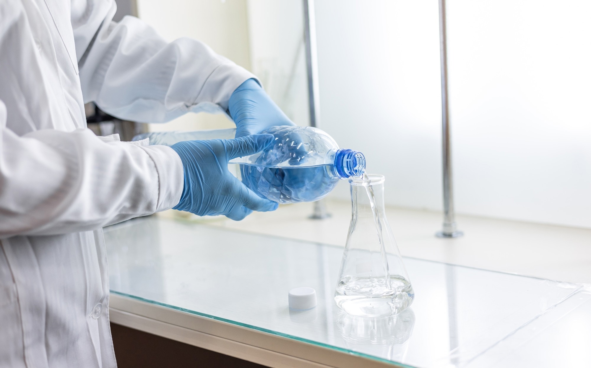 New ‘Super Hydrogel’ Pulls Drinking Water From Thin Air for Months at a Time